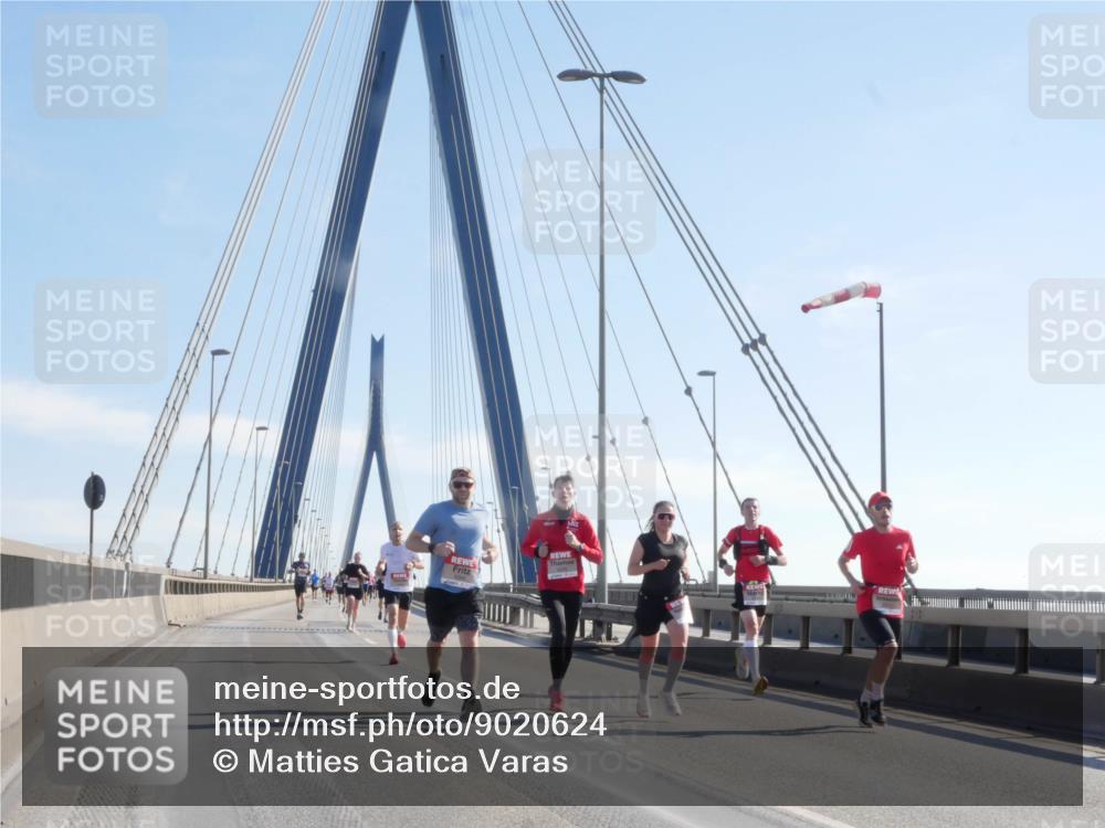 03.10.2025 - Köhlbrandbrückenlauf Matties Gatica Varas http://msf.ph/oto/9020624 03.10.2025 12:22:42 Position 1  meine-sportfotos.de