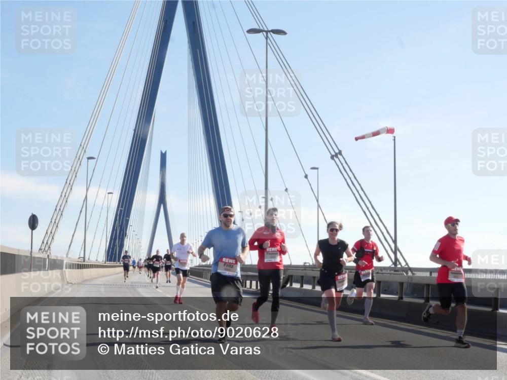03.10.2025 - Köhlbrandbrückenlauf Matties Gatica Varas http://msf.ph/oto/9020628 03.10.2025 12:22:42 Position 1  meine-sportfotos.de