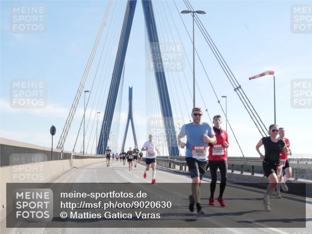 03.10.2025 - Köhlbrandbrückenlauf Matties Gatica Varas http://msf.ph/oto/9020630 03.10.2025 12:22:43 Position 1  meine-sportfotos.de