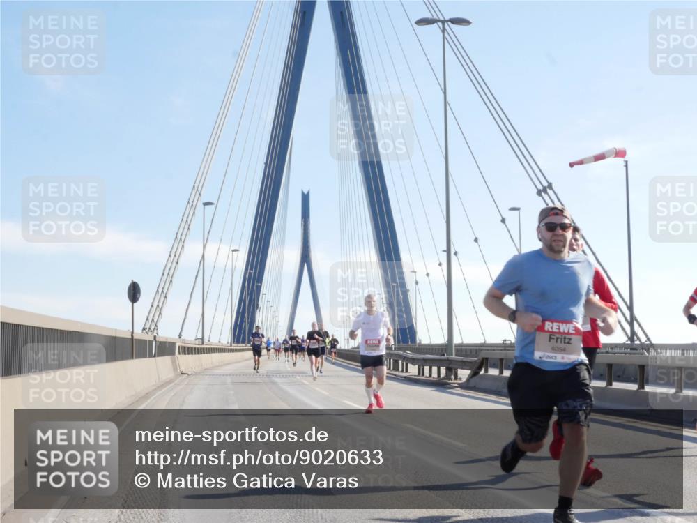 03.10.2025 - Köhlbrandbrückenlauf Matties Gatica Varas http://msf.ph/oto/9020633 03.10.2025 12:22:43 Position 1 4054 meine-sportfotos.de