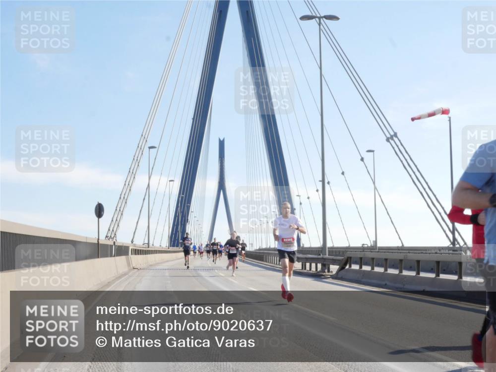 03.10.2025 - Köhlbrandbrückenlauf Matties Gatica Varas http://msf.ph/oto/9020637 03.10.2025 12:22:44 Position 1  meine-sportfotos.de
