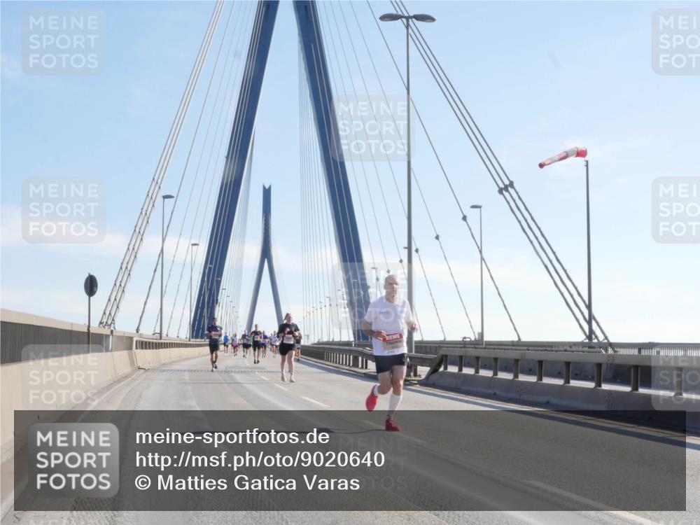 03.10.2025 - Köhlbrandbrückenlauf Matties Gatica Varas http://msf.ph/oto/9020640 03.10.2025 12:22:44 Position 1  meine-sportfotos.de