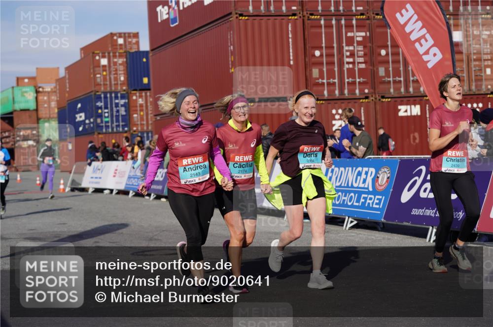 03.10.2025 - Köhlbrandbrückenlauf Michael Burmester http://msf.ph/oto/9020641 03.10.2025 10:21:35 Ziel 2016, 2097, 2143, 2164, 2174, 2194, 2255, 2309, 2439, 2524, 3536, 3537, 3538 meine-sportfotos.de