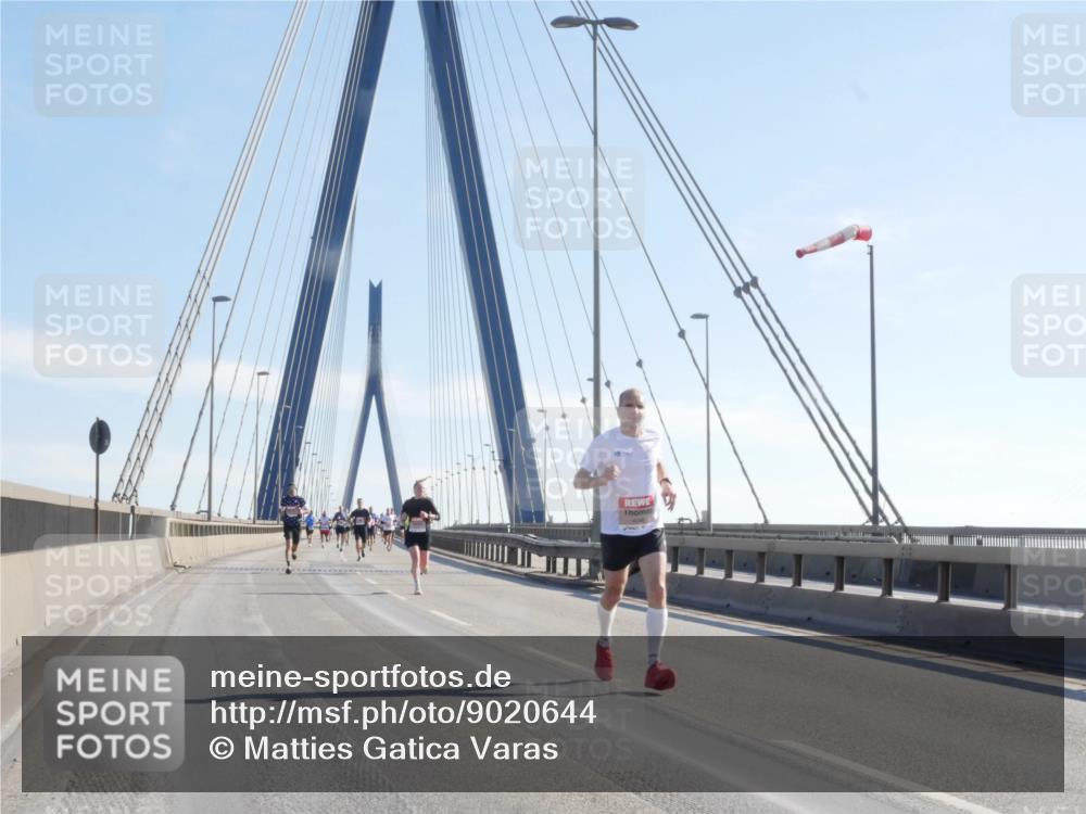 03.10.2025 - Köhlbrandbrückenlauf Matties Gatica Varas http://msf.ph/oto/9020644 03.10.2025 12:22:45 Position 1  meine-sportfotos.de