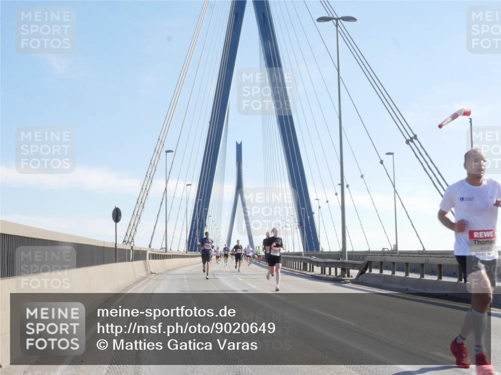 03.10.2025 - Köhlbrandbrückenlauf Matties Gatica Varas http://msf.ph/oto/9020649 03.10.2025 12:22:46 Position 1 4046 meine-sportfotos.de