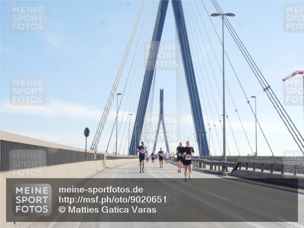 03.10.2025 - Köhlbrandbrückenlauf Matties Gatica Varas http://msf.ph/oto/9020651 03.10.2025 12:22:46 Position 1  meine-sportfotos.de
