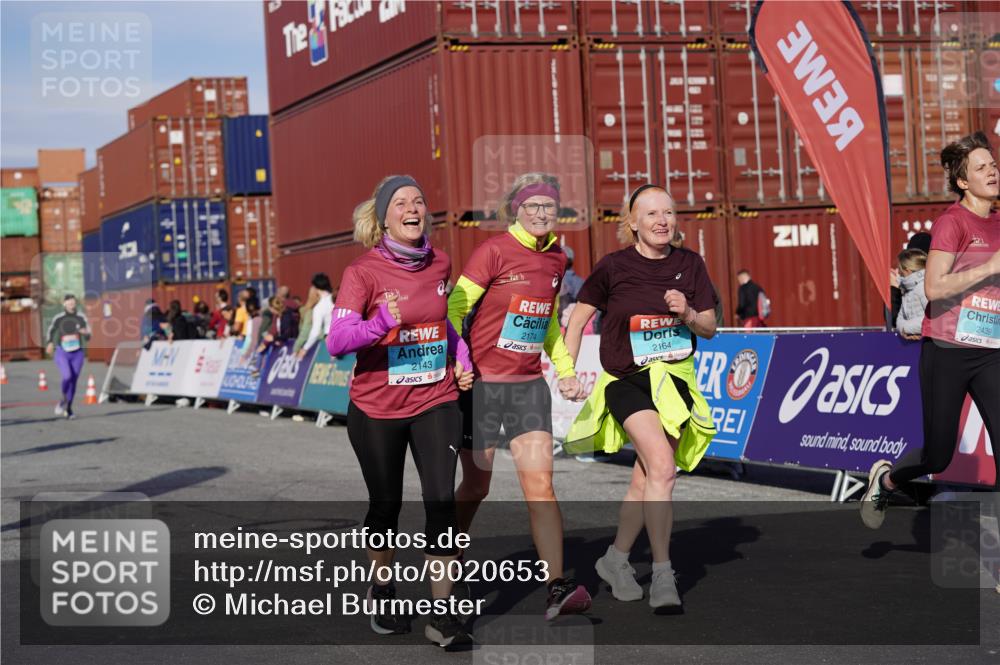 03.10.2025 - Köhlbrandbrückenlauf Michael Burmester http://msf.ph/oto/9020653 03.10.2025 10:21:35 Ziel 2016, 2097, 2143, 2164, 2174, 2194, 2255, 2309, 2439, 2524, 3536, 3537, 3538 meine-sportfotos.de