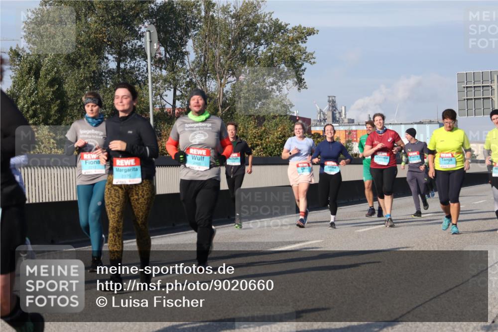 03.10.2025 - Köhlbrandbrückenlauf Luisa Fischer http://msf.ph/oto/9020660 03.10.2025 11:13:04 Position 3 2212, 2379, 2365 meine-sportfotos.de