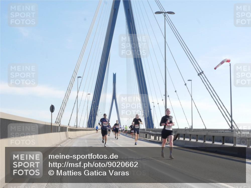 03.10.2025 - Köhlbrandbrückenlauf Matties Gatica Varas http://msf.ph/oto/9020662 03.10.2025 12:22:48 Position 1  meine-sportfotos.de