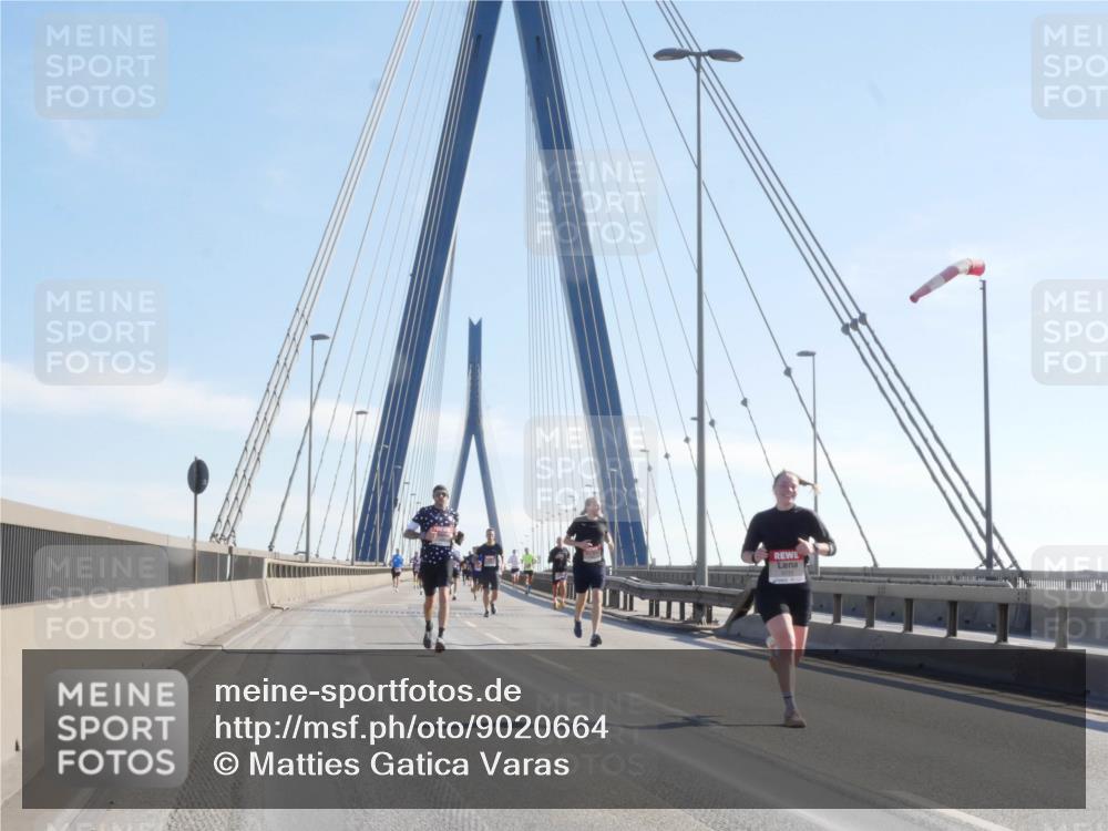 03.10.2025 - Köhlbrandbrückenlauf Matties Gatica Varas http://msf.ph/oto/9020664 03.10.2025 12:22:48 Position 1  meine-sportfotos.de