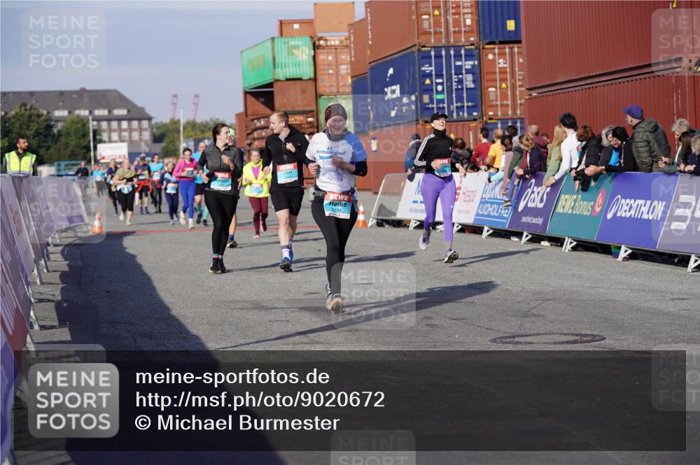 03.10.2025 - Köhlbrandbrückenlauf Michael Burmester http://msf.ph/oto/9020672 03.10.2025 10:21:37 Ziel 2016, 2097, 2143, 2164, 2174, 2194, 2235, 2255, 2309, 2439, 2524, 3537, 3538 meine-sportfotos.de