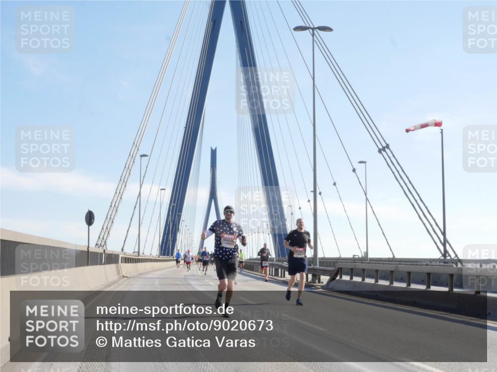 03.10.2025 - Köhlbrandbrückenlauf Matties Gatica Varas http://msf.ph/oto/9020673 03.10.2025 12:22:50 Position 1  meine-sportfotos.de