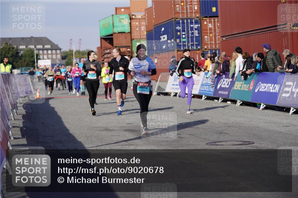 03.10.2025 - Köhlbrandbrückenlauf Michael Burmester http://msf.ph/oto/9020678 03.10.2025 10:21:37 Ziel 2016, 2097, 2143, 2164, 2174, 2194, 2235, 2255, 2309, 2439, 2524, 3537, 3538 meine-sportfotos.de