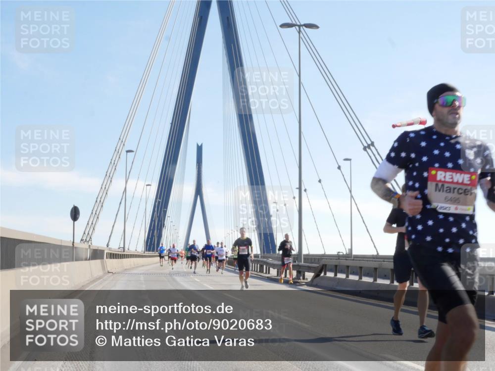 03.10.2025 - Köhlbrandbrückenlauf Matties Gatica Varas http://msf.ph/oto/9020683 03.10.2025 12:22:51 Position 1 61495 meine-sportfotos.de