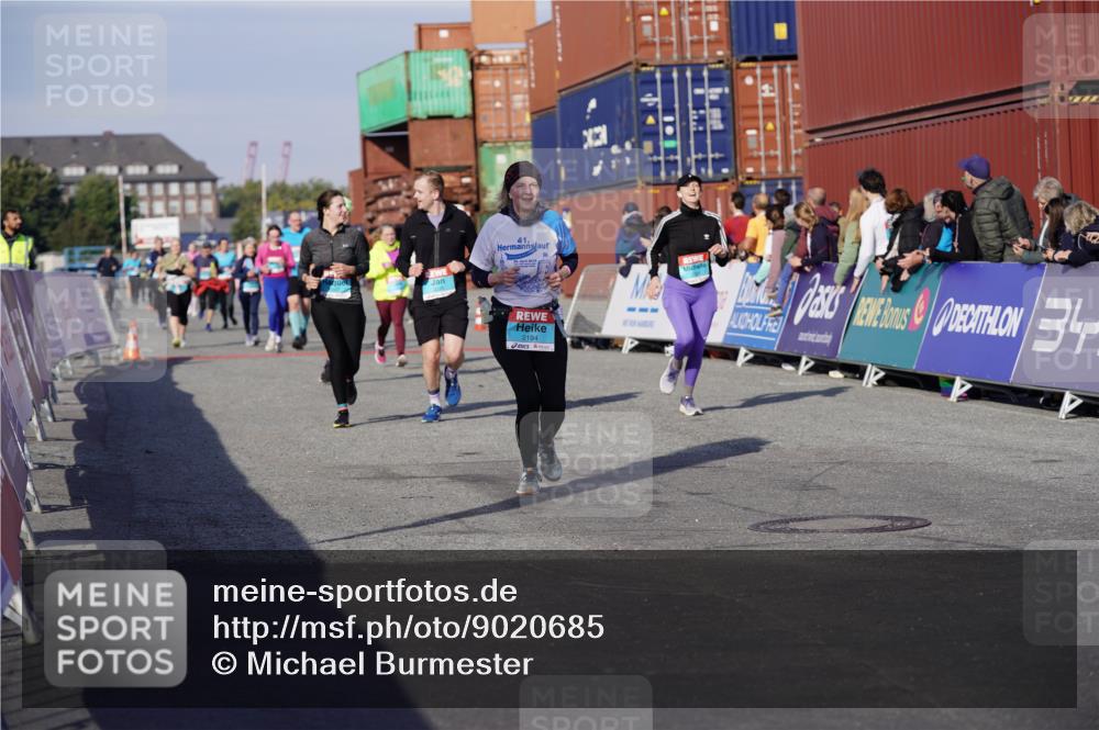 03.10.2025 - Köhlbrandbrückenlauf Michael Burmester http://msf.ph/oto/9020685 03.10.2025 10:21:37 Ziel 2016, 2097, 2143, 2164, 2174, 2194, 2235, 2255, 2309, 2439, 2524, 3537, 3538 meine-sportfotos.de