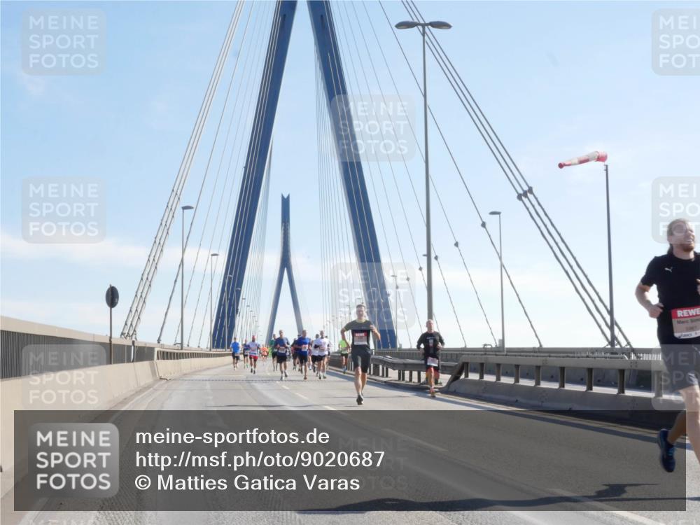 03.10.2025 - Köhlbrandbrückenlauf Matties Gatica Varas http://msf.ph/oto/9020687 03.10.2025 12:22:52 Position 1  meine-sportfotos.de