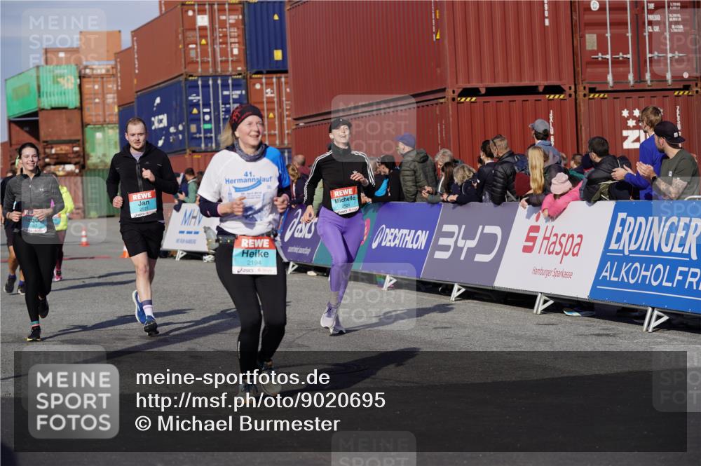 03.10.2025 - Köhlbrandbrückenlauf Michael Burmester http://msf.ph/oto/9020695 03.10.2025 10:21:39 Ziel 1049, 1467, 2016, 2097, 2164, 2174, 2194, 2235, 2255, 2309, 2439, 2524 meine-sportfotos.de