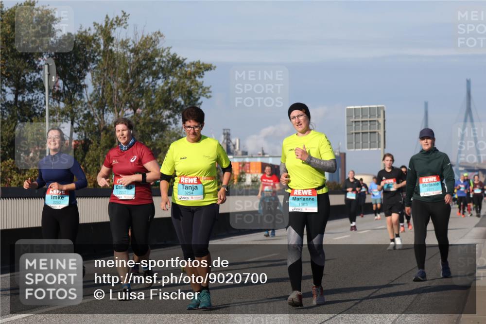 03.10.2025 - Köhlbrandbrückenlauf Luisa Fischer http://msf.ph/oto/9020700 03.10.2025 11:13:08 Position 3 2332, 2252, 3254, 1963 meine-sportfotos.de