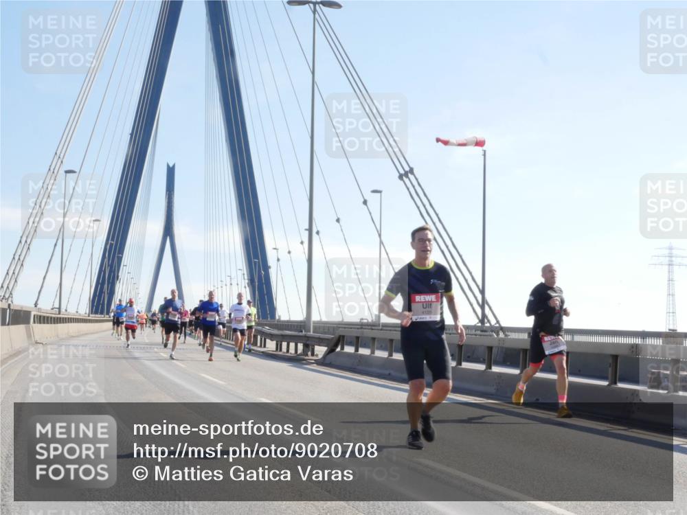 03.10.2025 - Köhlbrandbrückenlauf Matties Gatica Varas http://msf.ph/oto/9020708 03.10.2025 12:22:55 Position 1  meine-sportfotos.de