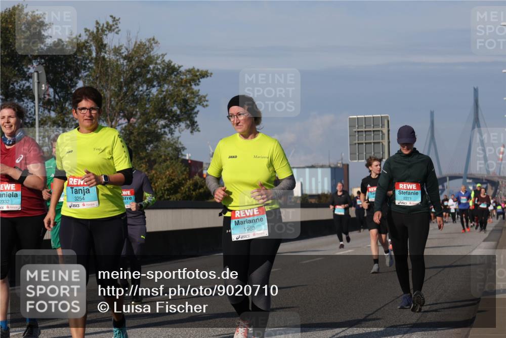 03.10.2025 - Köhlbrandbrückenlauf Luisa Fischer http://msf.ph/oto/9020710 03.10.2025 11:13:09 Position 3 2332, 3254, 57, 1963, 2271 meine-sportfotos.de