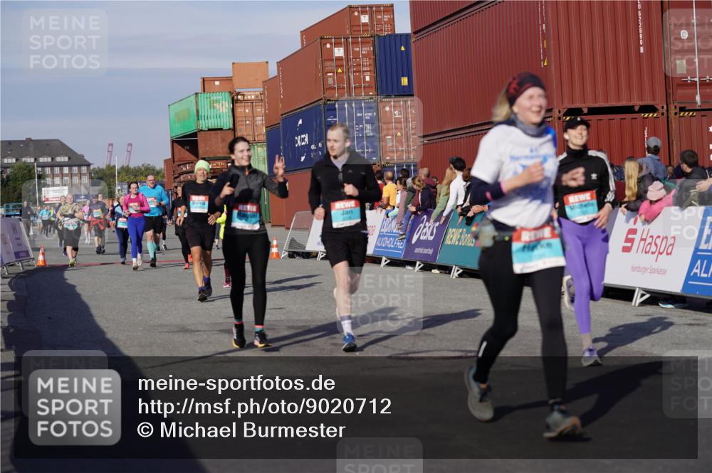 03.10.2025 - Köhlbrandbrückenlauf Michael Burmester http://msf.ph/oto/9020712 03.10.2025 10:21:40 Ziel 1049, 1467, 1740, 2016, 2022, 2097, 2164, 2194, 2235, 2309, 2439, 2524, 3570 meine-sportfotos.de