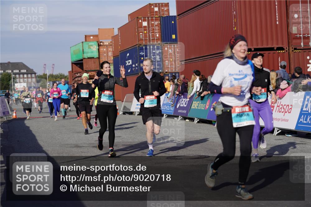 03.10.2025 - Köhlbrandbrückenlauf Michael Burmester http://msf.ph/oto/9020718 03.10.2025 10:21:40 Ziel 1049, 1467, 1740, 2016, 2022, 2097, 2164, 2194, 2235, 2309, 2439, 2524, 3570 meine-sportfotos.de
