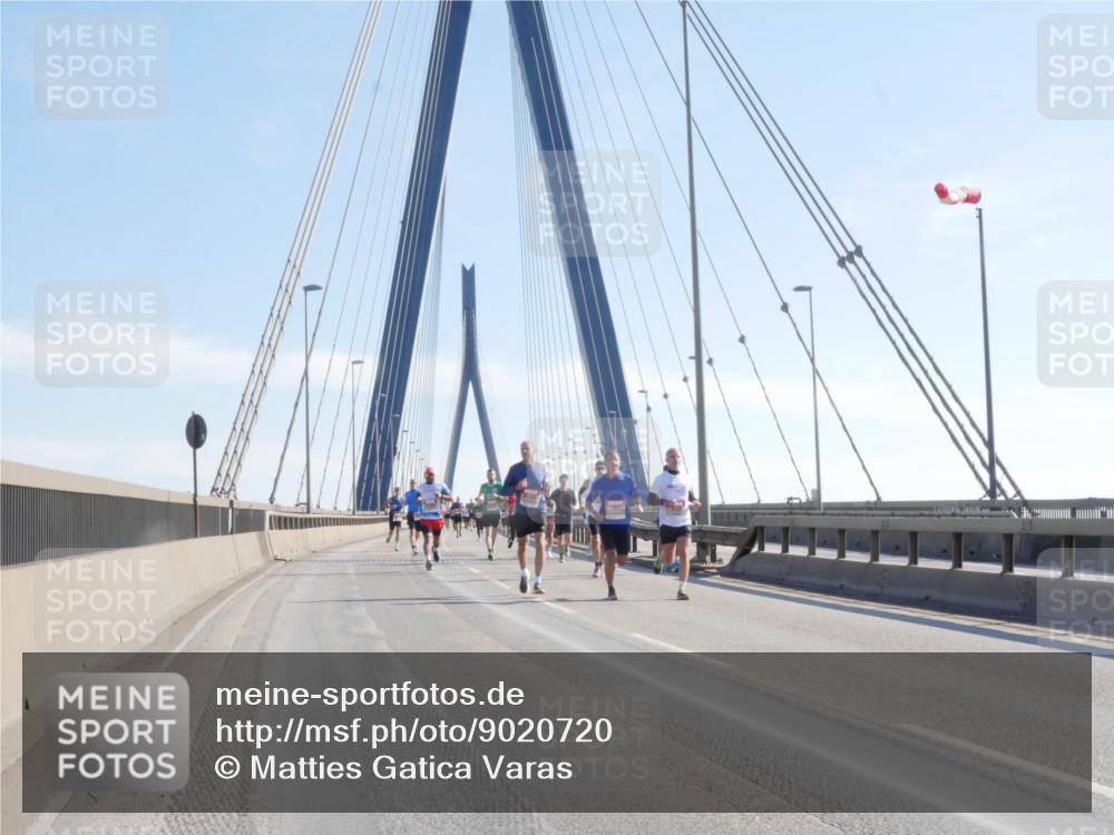 03.10.2025 - Köhlbrandbrückenlauf Matties Gatica Varas http://msf.ph/oto/9020720 03.10.2025 12:22:57 Position 1  meine-sportfotos.de