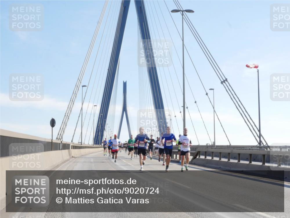 03.10.2025 - Köhlbrandbrückenlauf Matties Gatica Varas http://msf.ph/oto/9020724 03.10.2025 12:22:57 Position 1  meine-sportfotos.de