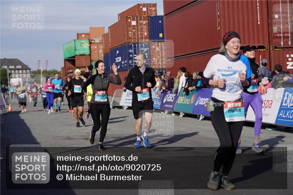 03.10.2025 - Köhlbrandbrückenlauf Michael Burmester http://msf.ph/oto/9020725 03.10.2025 10:21:40 Ziel 1049, 1467, 1740, 2016, 2022, 2097, 2164, 2194, 2235, 2309, 2439, 2524, 3570 meine-sportfotos.de