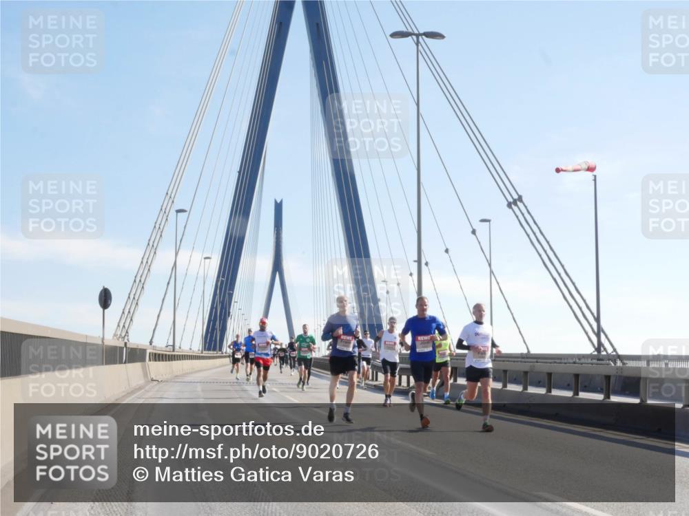 03.10.2025 - Köhlbrandbrückenlauf Matties Gatica Varas http://msf.ph/oto/9020726 03.10.2025 12:22:58 Position 1  meine-sportfotos.de