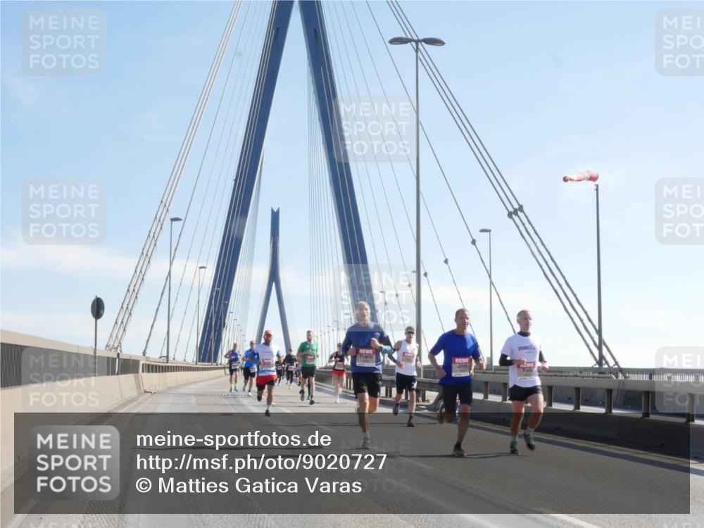03.10.2025 - Köhlbrandbrückenlauf Matties Gatica Varas http://msf.ph/oto/9020727 03.10.2025 12:22:59 Position 1  meine-sportfotos.de