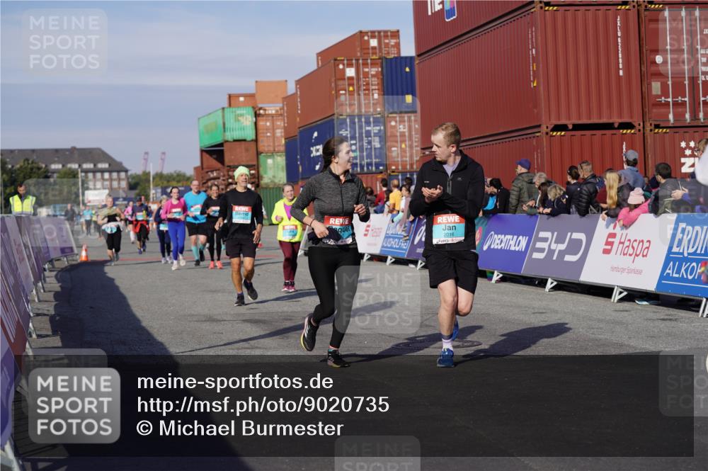 03.10.2025 - Köhlbrandbrückenlauf Michael Burmester http://msf.ph/oto/9020735 03.10.2025 10:21:41 Ziel 1049, 1467, 1740, 2016, 2022, 2097, 2194, 2235, 2309, 2524, 3570 meine-sportfotos.de