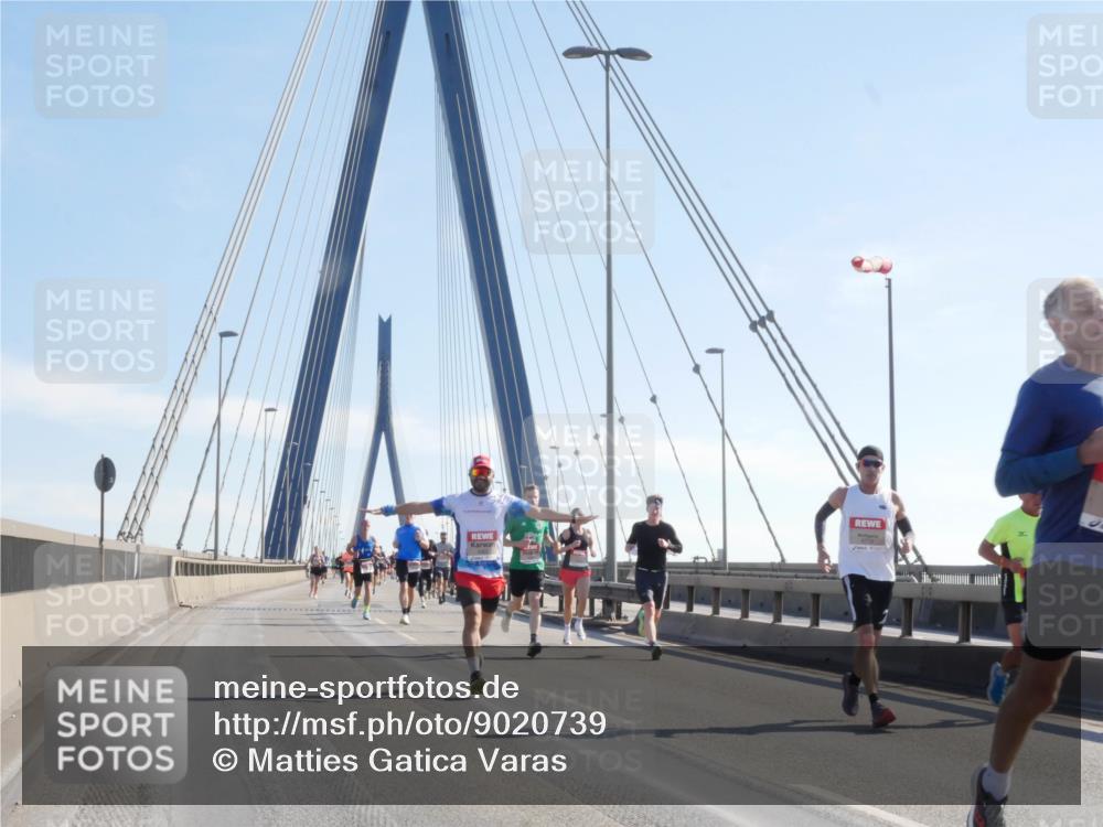 03.10.2025 - Köhlbrandbrückenlauf Matties Gatica Varas http://msf.ph/oto/9020739 03.10.2025 12:23:01 Position 1  meine-sportfotos.de