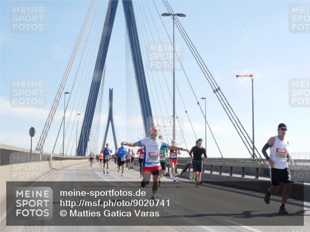 03.10.2025 - Köhlbrandbrückenlauf Matties Gatica Varas http://msf.ph/oto/9020741 03.10.2025 12:23:02 Position 1 1111 meine-sportfotos.de