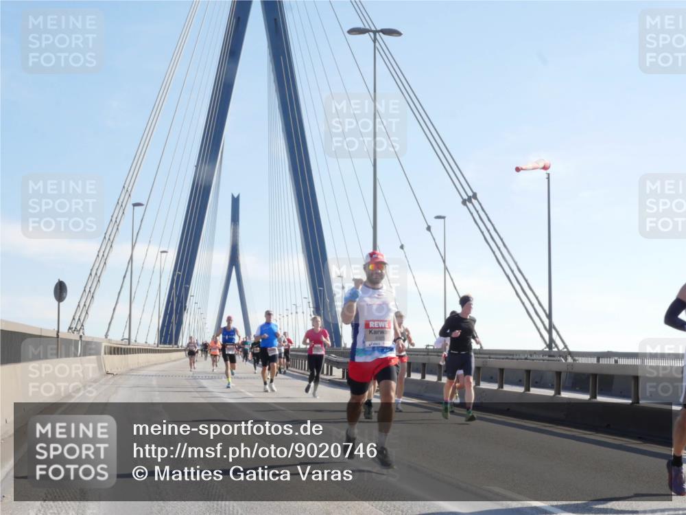 03.10.2025 - Köhlbrandbrückenlauf Matties Gatica Varas http://msf.ph/oto/9020746 03.10.2025 12:23:02 Position 1 6325 meine-sportfotos.de
