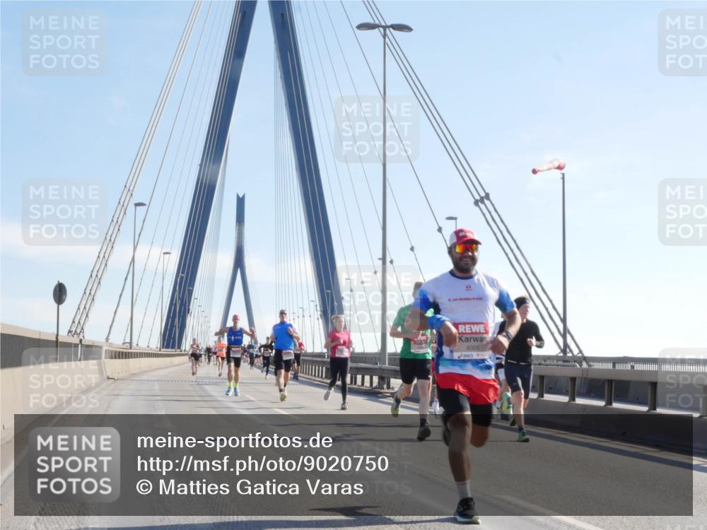 03.10.2025 - Köhlbrandbrückenlauf Matties Gatica Varas http://msf.ph/oto/9020750 03.10.2025 12:23:03 Position 1 9, 6325 meine-sportfotos.de
