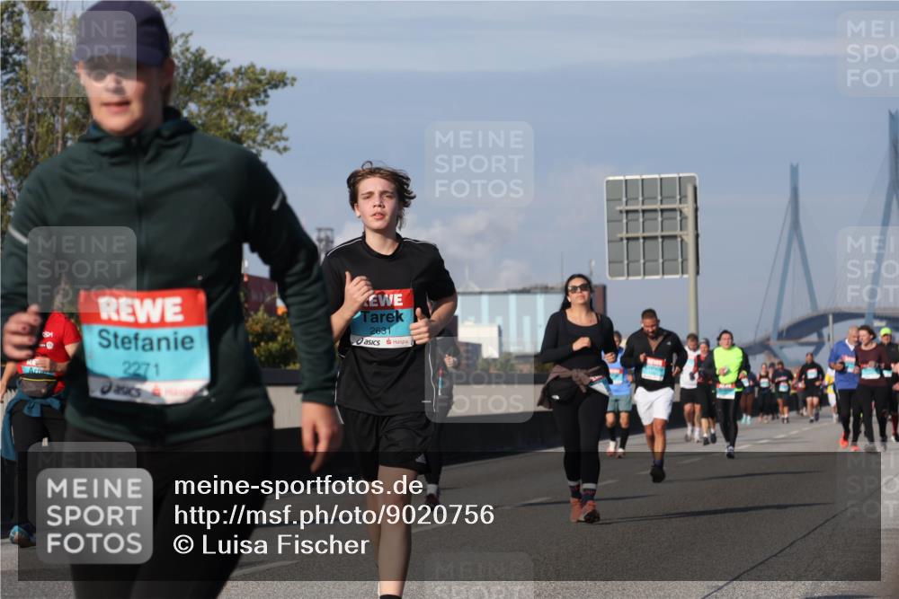 03.10.2025 - Köhlbrandbrückenlauf Luisa Fischer http://msf.ph/oto/9020756 03.10.2025 11:13:14 Position 3 1911, 2271, 2631 meine-sportfotos.de