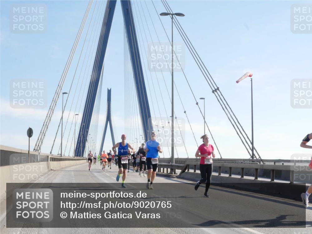 03.10.2025 - Köhlbrandbrückenlauf Matties Gatica Varas http://msf.ph/oto/9020765 03.10.2025 12:23:05 Position 1  meine-sportfotos.de