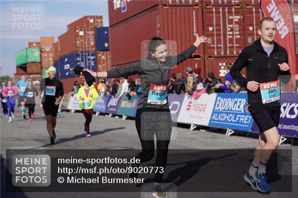 03.10.2025 - Köhlbrandbrückenlauf Michael Burmester http://msf.ph/oto/9020773 03.10.2025 10:21:42 Ziel 1049, 1467, 1740, 2016, 2022, 2097, 2194, 2235, 2309, 2524, 3570 meine-sportfotos.de