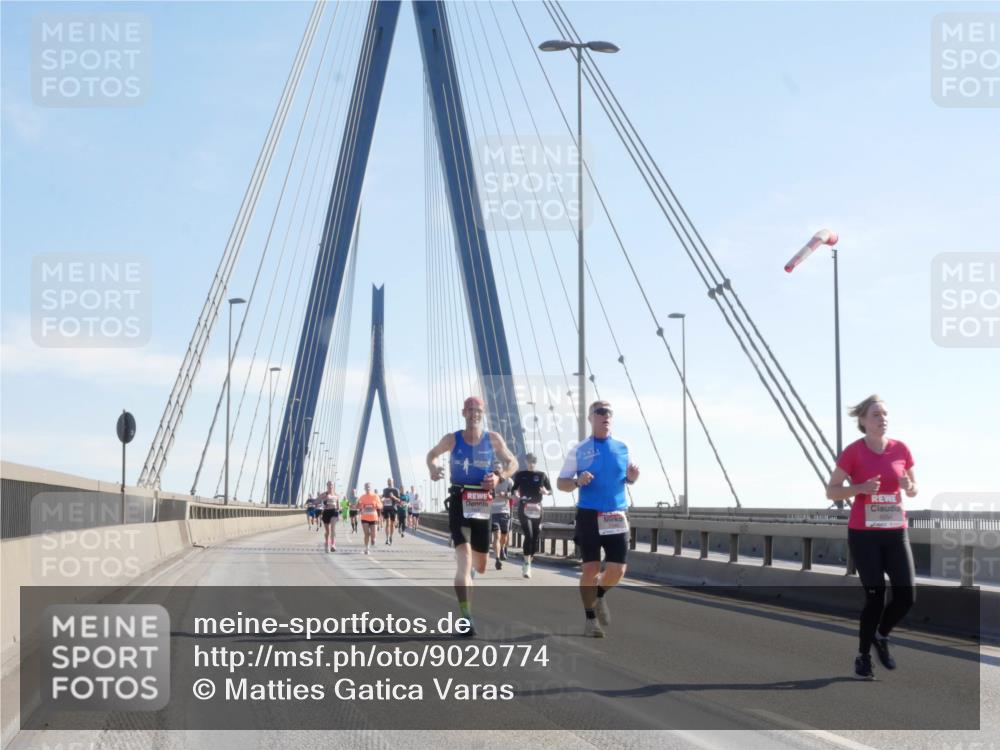 03.10.2025 - Köhlbrandbrückenlauf Matties Gatica Varas http://msf.ph/oto/9020774 03.10.2025 12:23:06 Position 1  meine-sportfotos.de