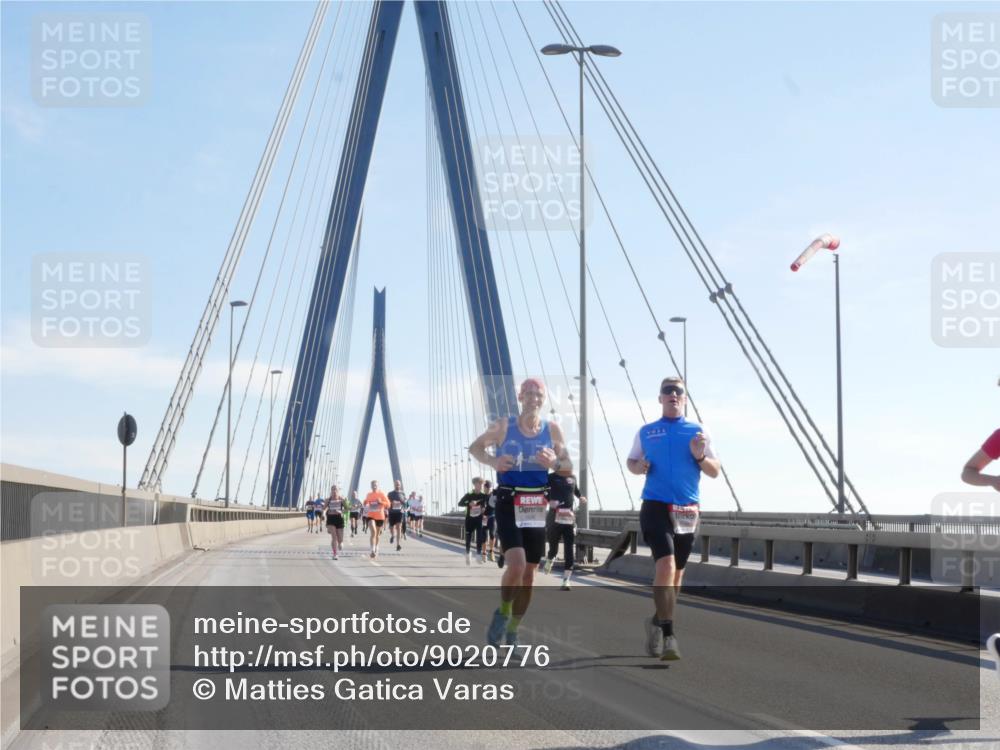 03.10.2025 - Köhlbrandbrückenlauf Matties Gatica Varas http://msf.ph/oto/9020776 03.10.2025 12:23:06 Position 1 11111 meine-sportfotos.de