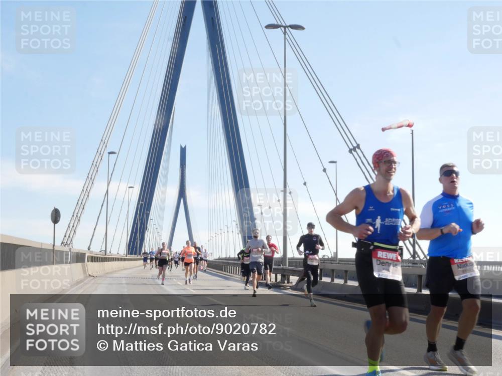 03.10.2025 - Köhlbrandbrückenlauf Matties Gatica Varas http://msf.ph/oto/9020782 03.10.2025 12:23:07 Position 1 6742 meine-sportfotos.de