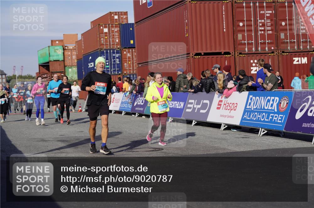 03.10.2025 - Köhlbrandbrückenlauf Michael Burmester http://msf.ph/oto/9020787 03.10.2025 10:21:43 Ziel 1049, 1467, 1740, 2016, 2022, 2097, 2194, 2235, 2309, 2524, 3570 meine-sportfotos.de