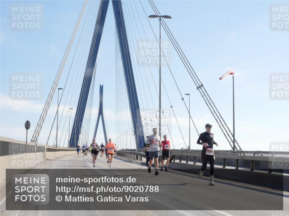 03.10.2025 - Köhlbrandbrückenlauf Matties Gatica Varas http://msf.ph/oto/9020788 03.10.2025 12:23:08 Position 1  meine-sportfotos.de