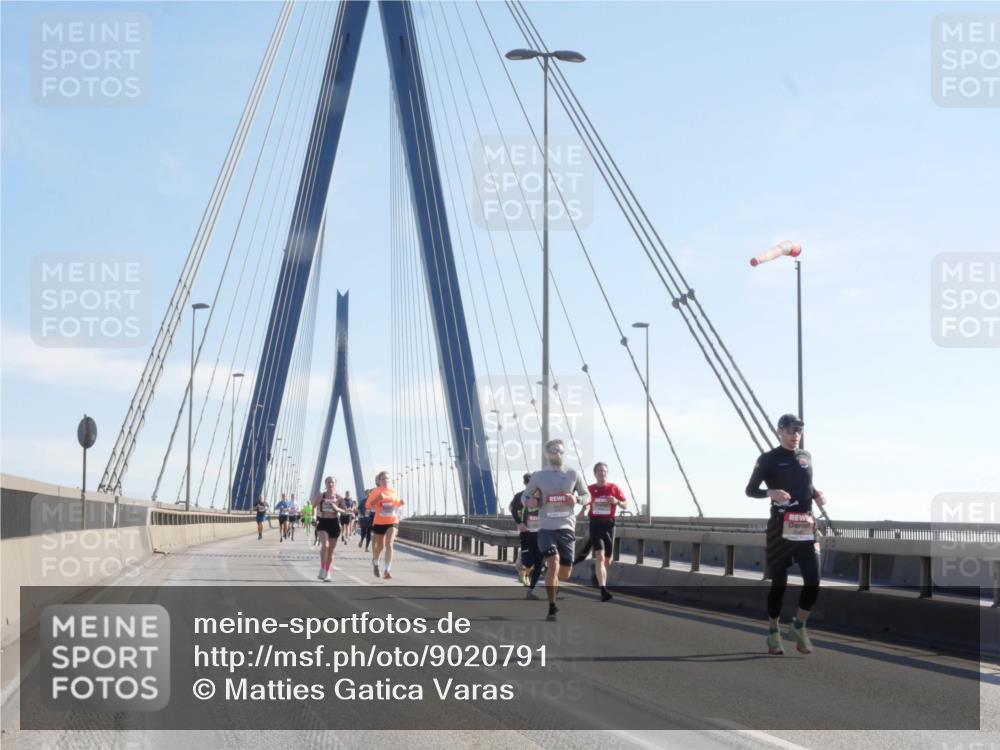 03.10.2025 - Köhlbrandbrückenlauf Matties Gatica Varas http://msf.ph/oto/9020791 03.10.2025 12:23:08 Position 1  meine-sportfotos.de