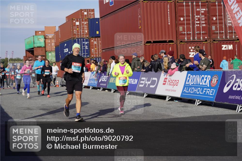 03.10.2025 - Köhlbrandbrückenlauf Michael Burmester http://msf.ph/oto/9020792 03.10.2025 10:21:43 Ziel 1049, 1467, 1740, 2016, 2022, 2097, 2194, 2235, 2309, 2524, 3570 meine-sportfotos.de