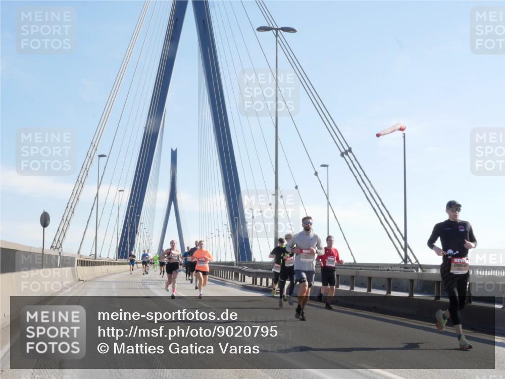 03.10.2025 - Köhlbrandbrückenlauf Matties Gatica Varas http://msf.ph/oto/9020795 03.10.2025 12:23:09 Position 1  meine-sportfotos.de