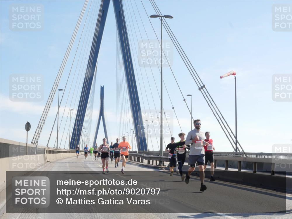03.10.2025 - Köhlbrandbrückenlauf Matties Gatica Varas http://msf.ph/oto/9020797 03.10.2025 12:23:09 Position 1  meine-sportfotos.de
