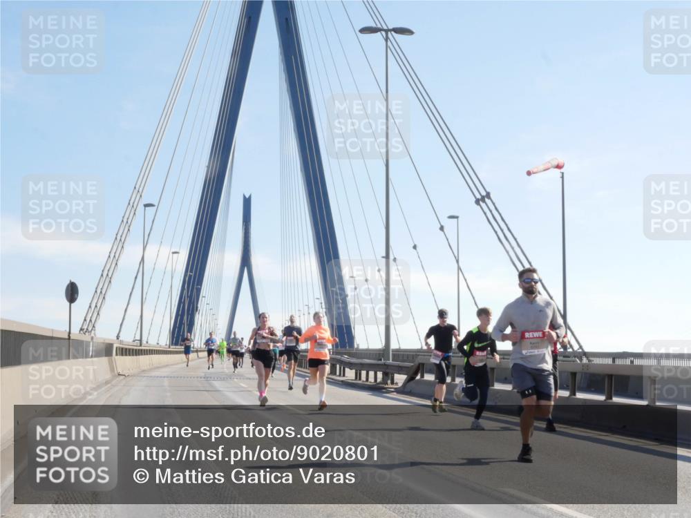 03.10.2025 - Köhlbrandbrückenlauf Matties Gatica Varas http://msf.ph/oto/9020801 03.10.2025 12:23:10 Position 1  meine-sportfotos.de
