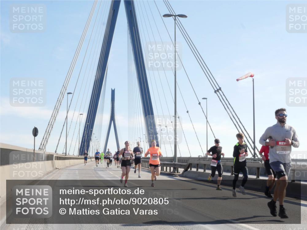 03.10.2025 - Köhlbrandbrückenlauf Matties Gatica Varas http://msf.ph/oto/9020805 03.10.2025 12:23:10 Position 1 6741 meine-sportfotos.de